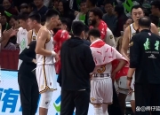 爱游戏APP-三分球砍下多次得手，助球队取胜