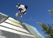 爱游戏官方入口-滑板运动员全方位转战篮球领域，技巧吸引眼球的简单介绍