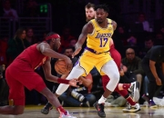 爱游戏APP-湖人队的球员状态逐渐回升