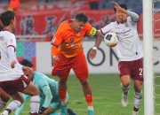 爱游戏娱乐-铁桶防线保卫主场，球队表现稳健有序