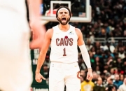 爱游戏官方入口-包含拉塞尔垫脚板，雄鹿队进军东部冠军赛的词条