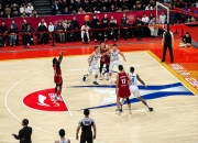 爱游戏体育-体育场上鏖战正酣，精彩不容错过