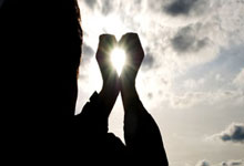 爱游戏tv-恩菲尔德防线稳固，力拼河床全力拿分