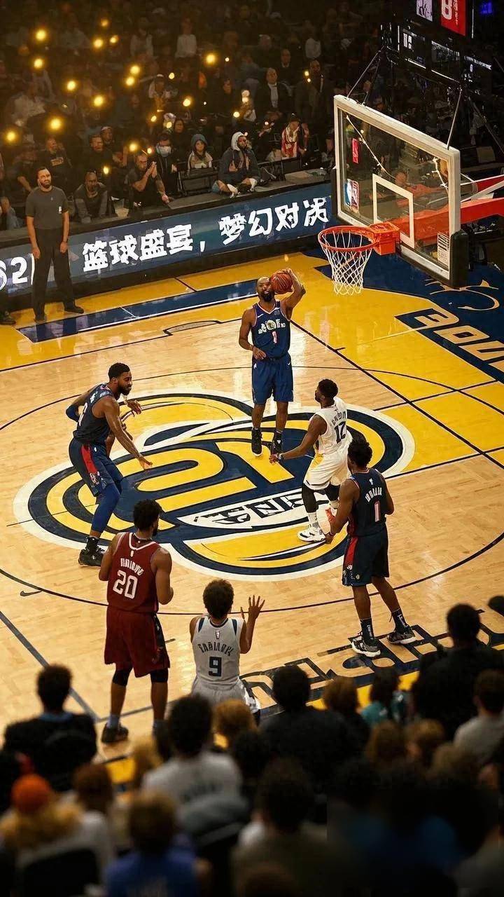 明星球员球场对决，篮球赛事引爆全场热情的简单介绍