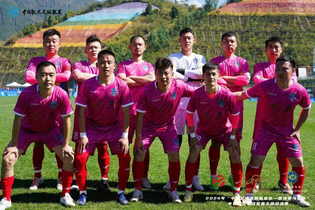 足球比赛擦出火花，球员表现令人瞩目