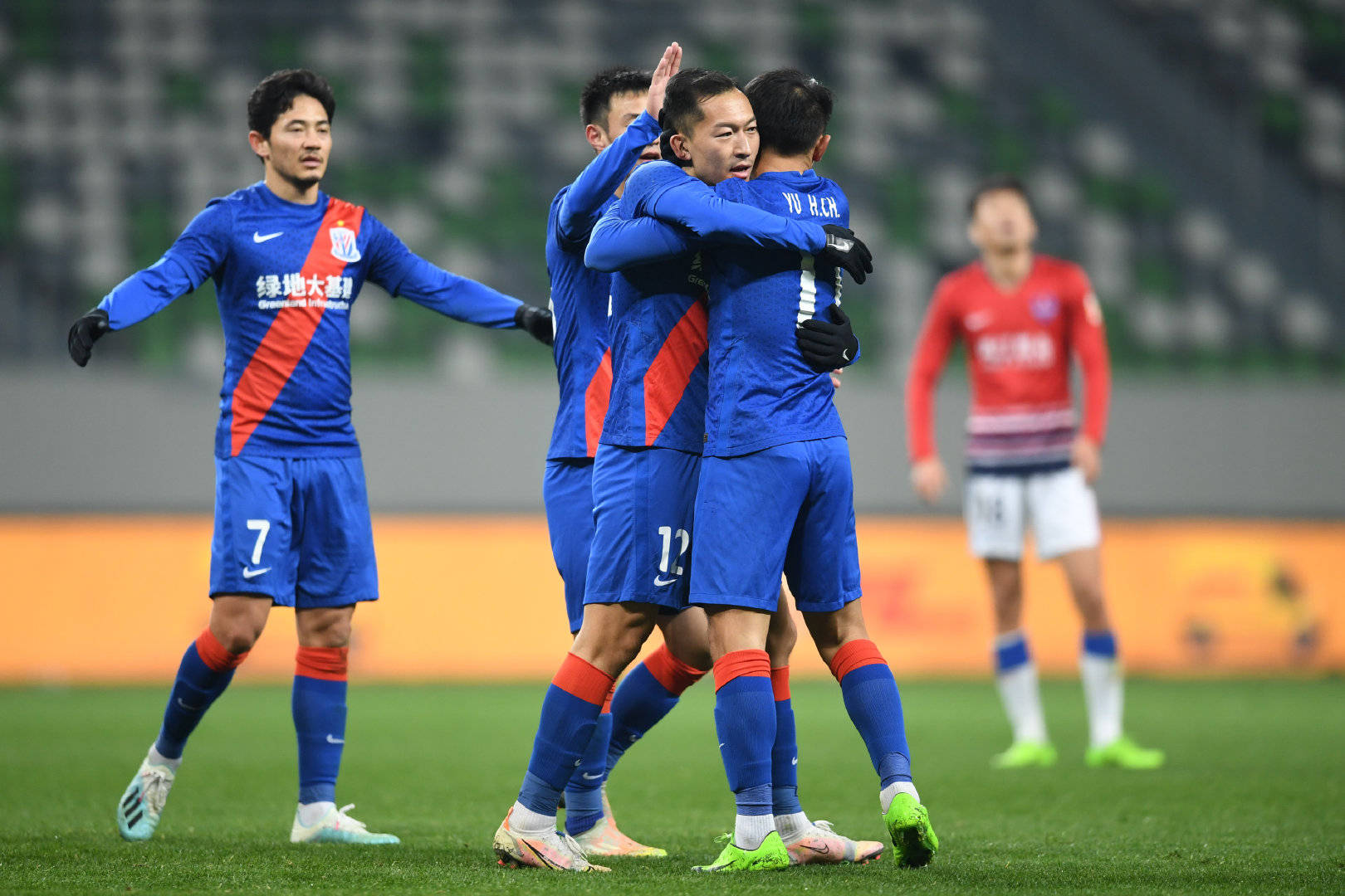 包含中国足球比赛风云突起，球队实力逐渐攀升的词条