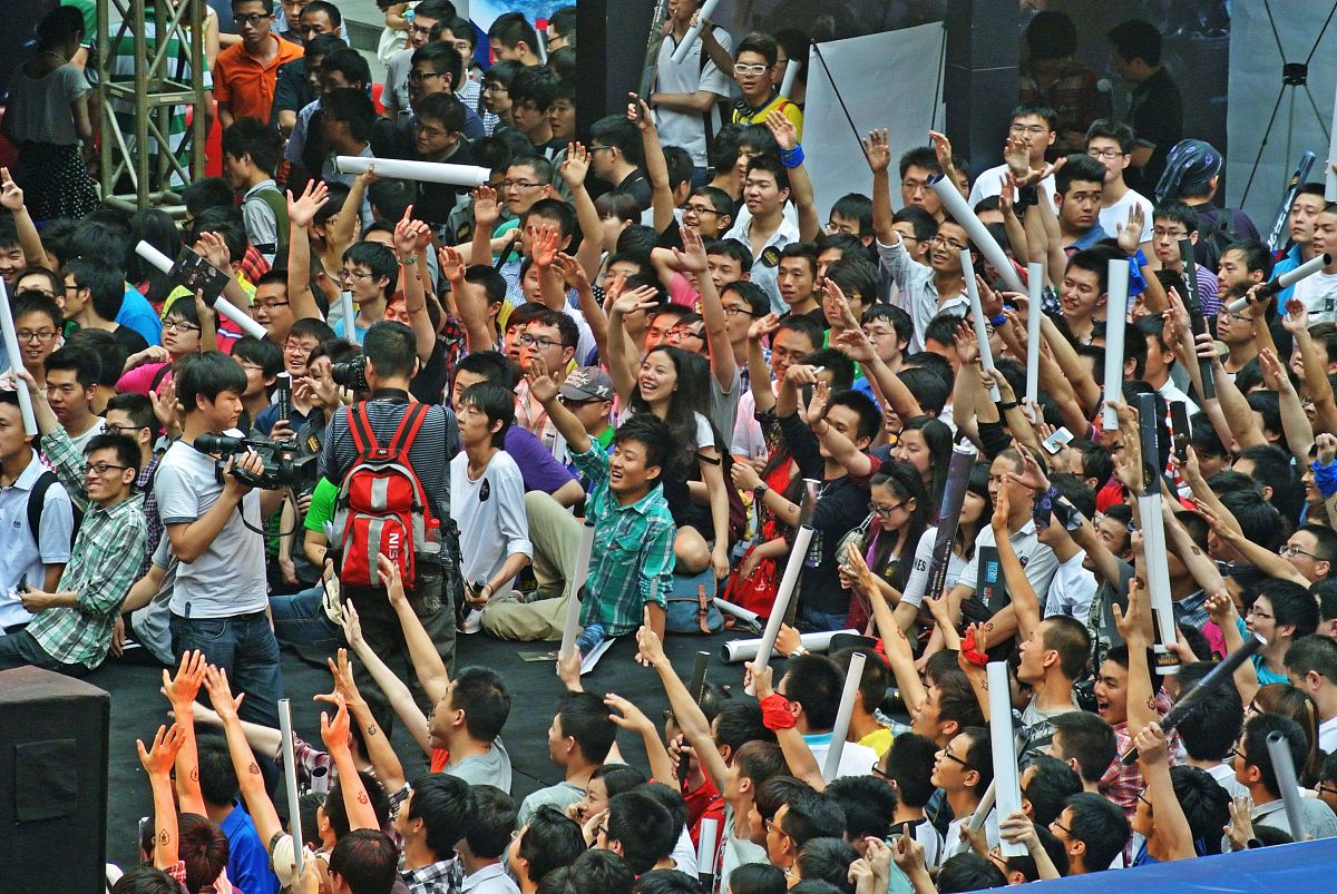 比赛即将揭开序幕，赛场气氛紧张的简单介绍