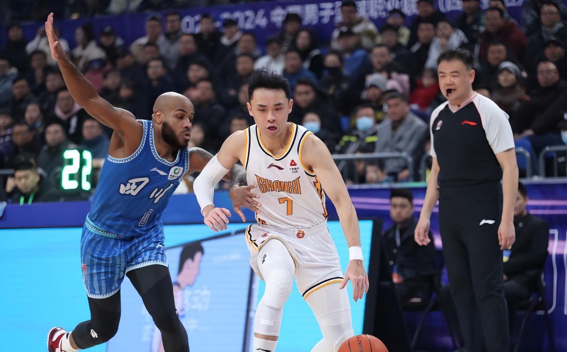 深圳男篮精彩表现，成功征服山西队