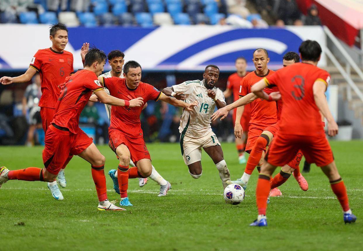 中场核心因伤缺席，对球队打击较大的简单介绍