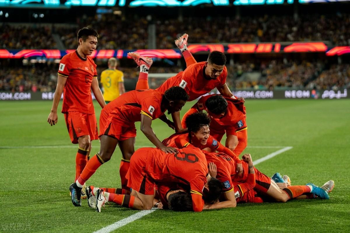 激情碰撞：足球比赛中的荣誉争夺的简单介绍