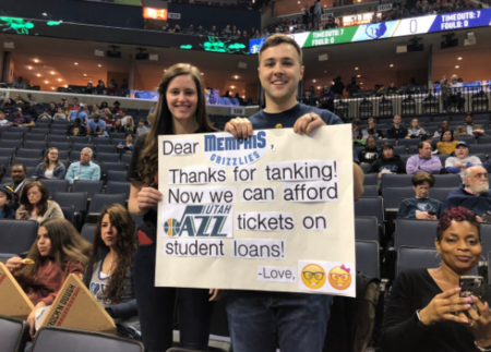 关于爵士队主场氛围热烈球迷深情助威的信息