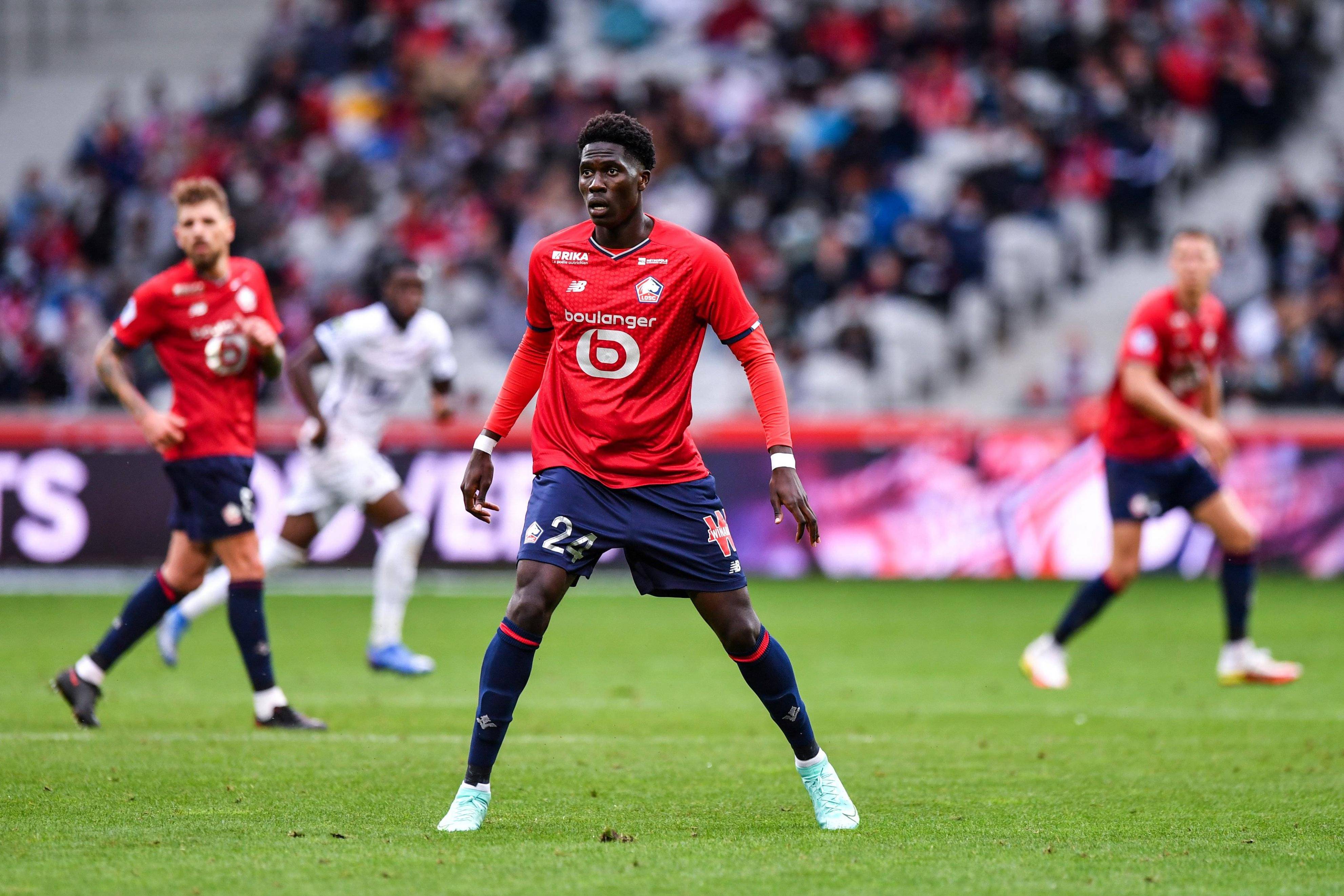 包含卫冕冠军里尔备战重要比赛，迎战多特蒙德的词条