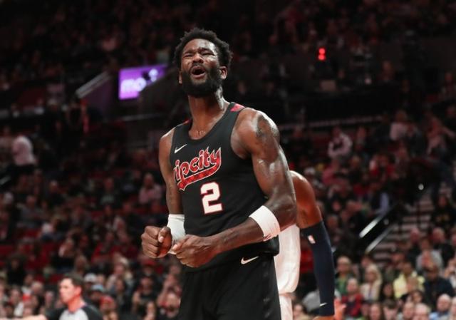 包含开拓者客场大胜活塞，取得三连胜的词条