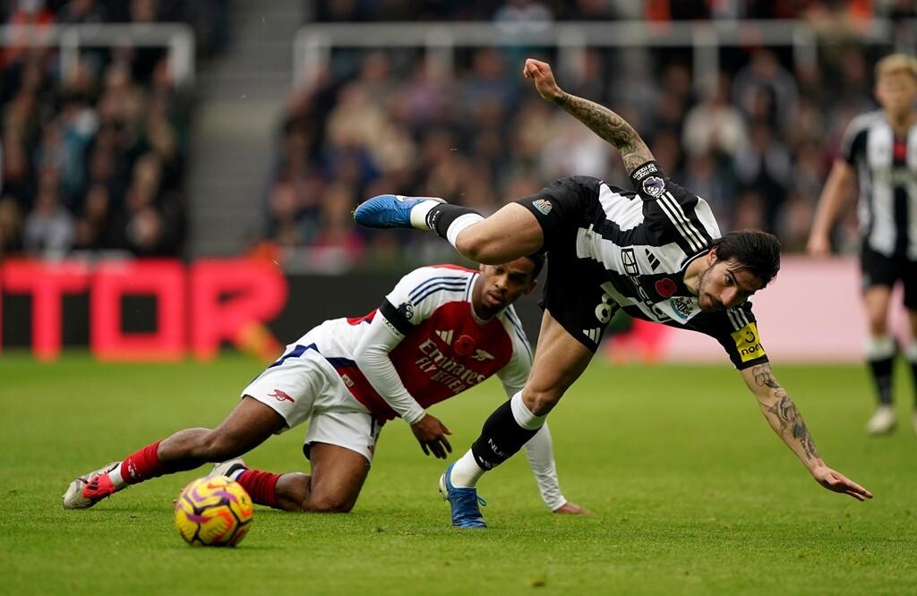 包含阿森纳客场惨败，英超劲旅连续两轮不胜的词条