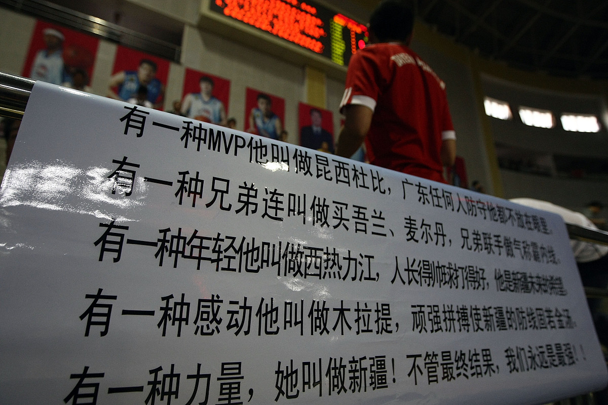 实力平均的对决中，胜负悬念让球迷紧张不已