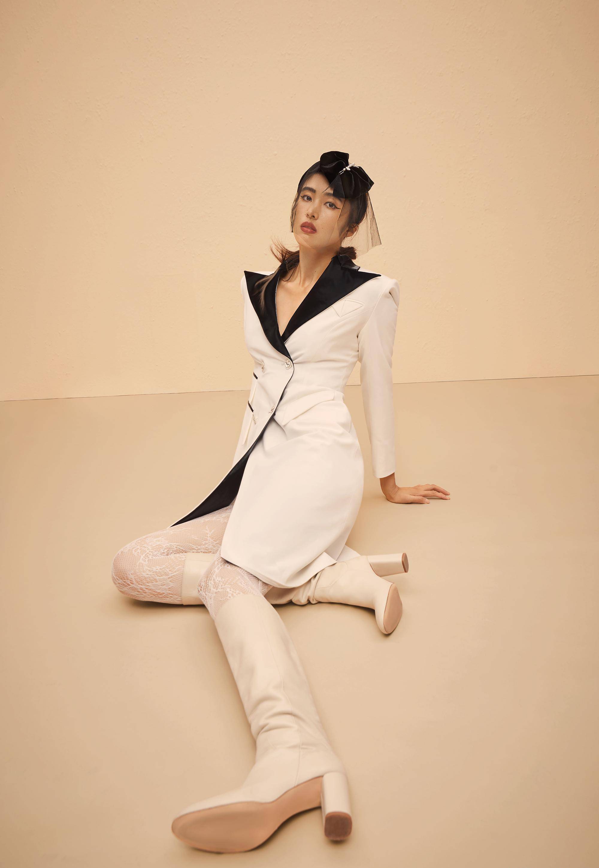 包含足坛胜局瞩目：女足队员精神风貌牢记国耻的词条