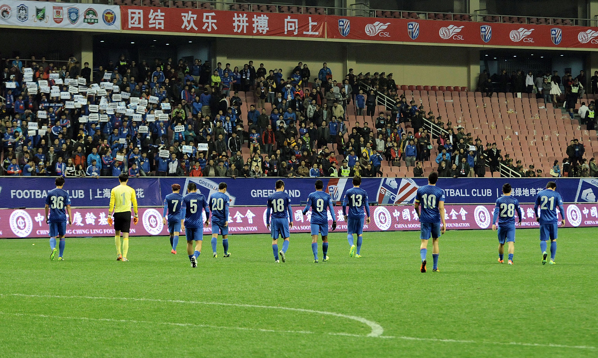 严厉裁判引发争议，比赛结果悬念重重