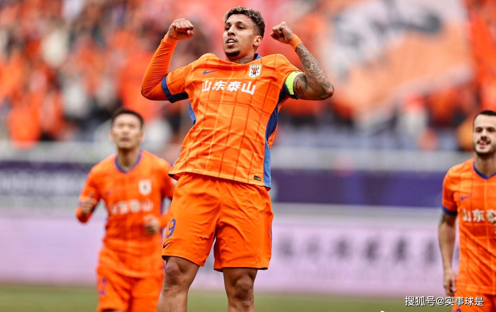 关于辽宁队在体育馆内迎战对手，赢得比赛的胜利的信息