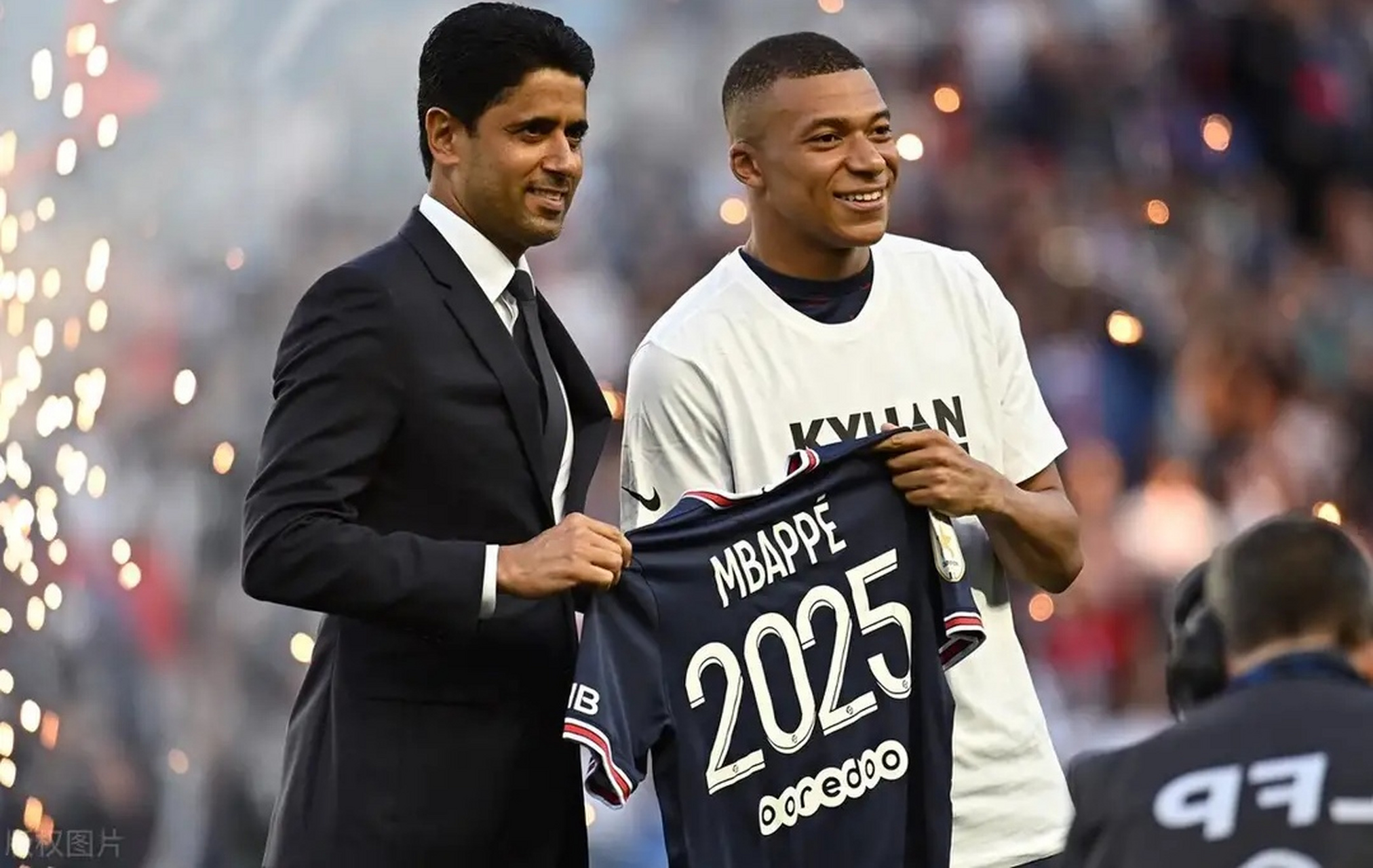 包含快讯：巴黎圣日耳曼抵达美国备战世俱杯的词条