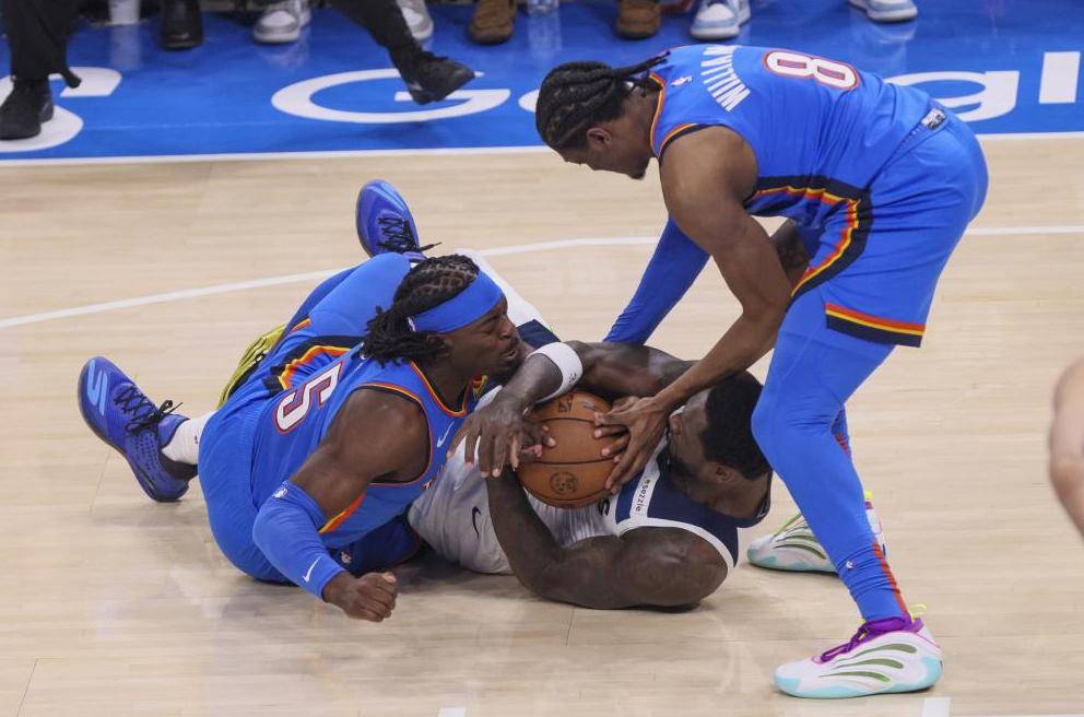 包含队长埃尔南内斯领军都灵，力求再下一城的词条