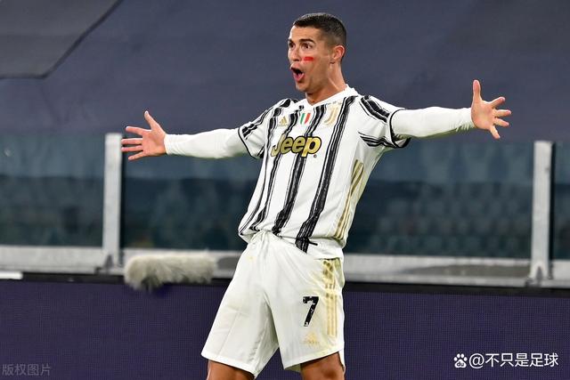 关于尤文图斯全面击败对手，夺得欧洲足球职业联赛奖杯的信息