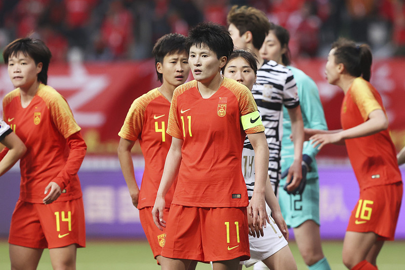 中国女足队员在比赛中发挥出色