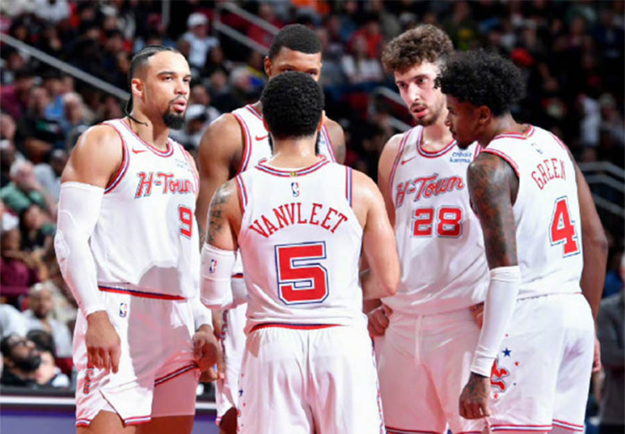 火箭球员接受集体训练，备战季后赛