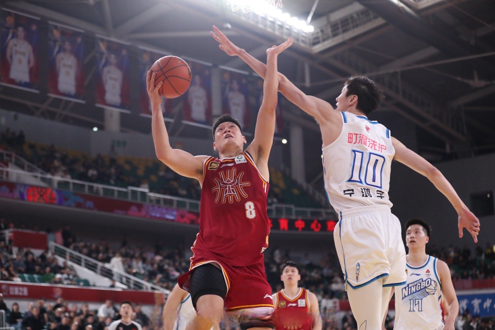 包含河南男篮再胜关键战，整体表现强势击败强敌的词条