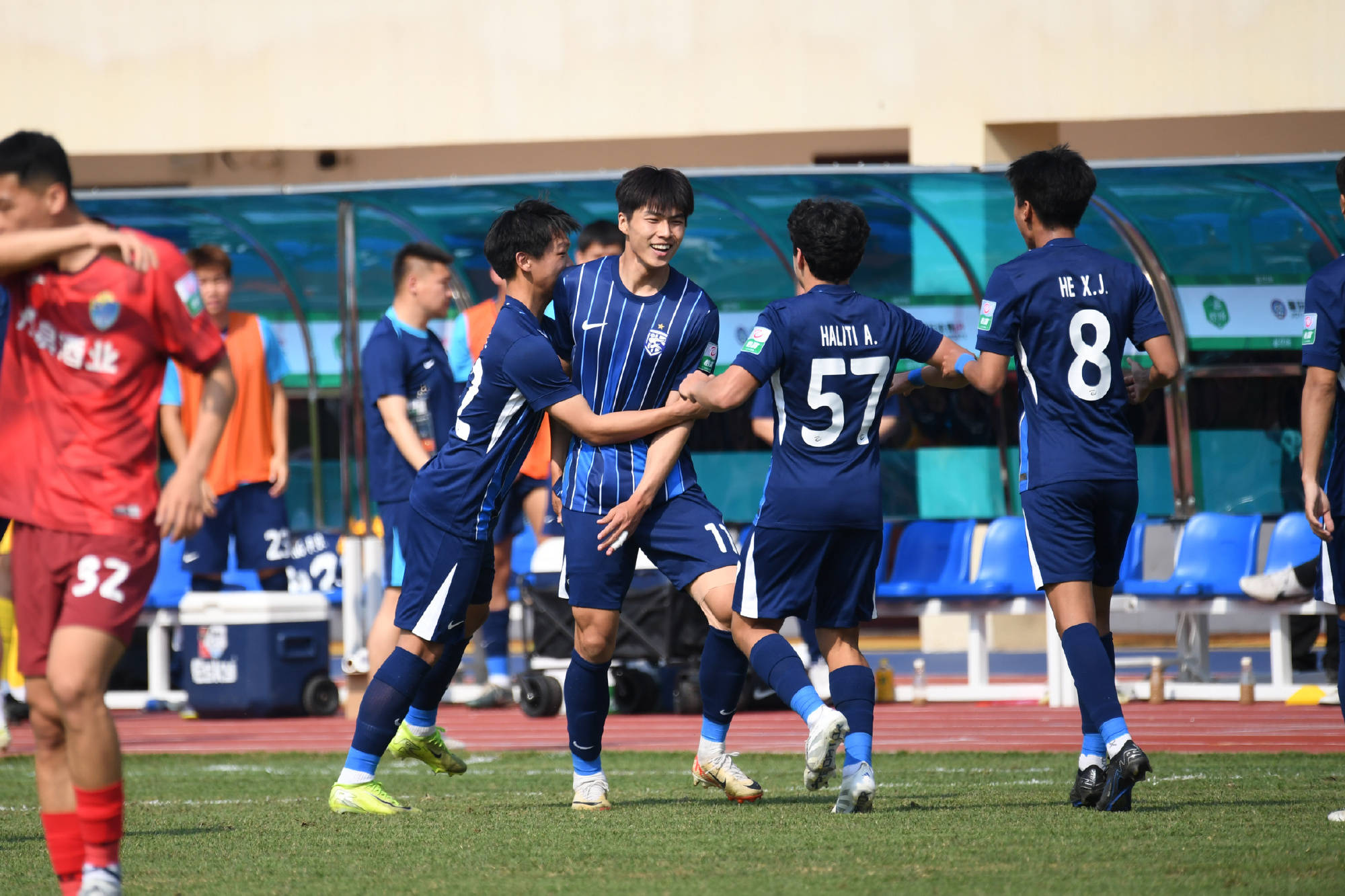 包含深圳佳兆业客场战平北京国安，双方难分胜负的词条