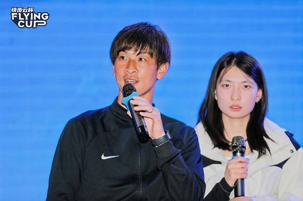 南北美球队在比赛中激烈对抗