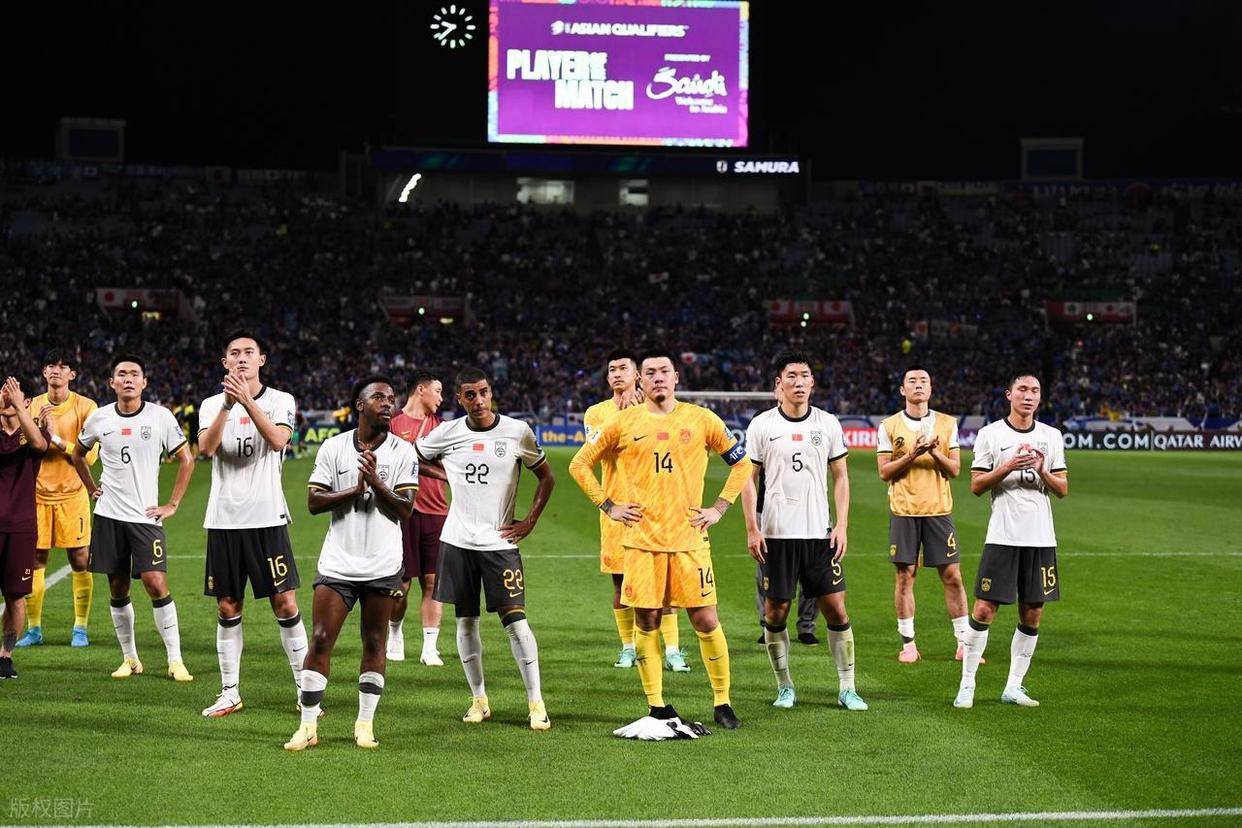 欧洲预选赛胜败在望，球员团结拼搏