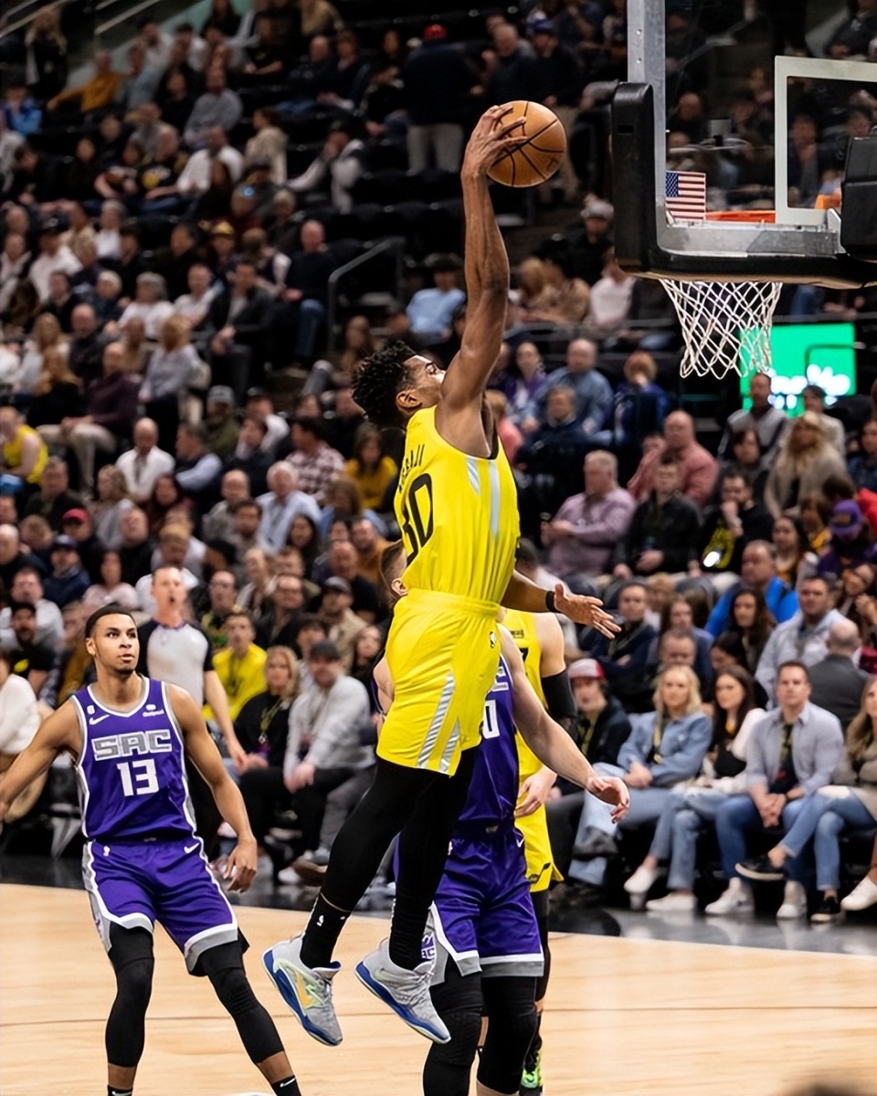 爵士后卫突破自我，砍下分帮助球队胜出的简单介绍