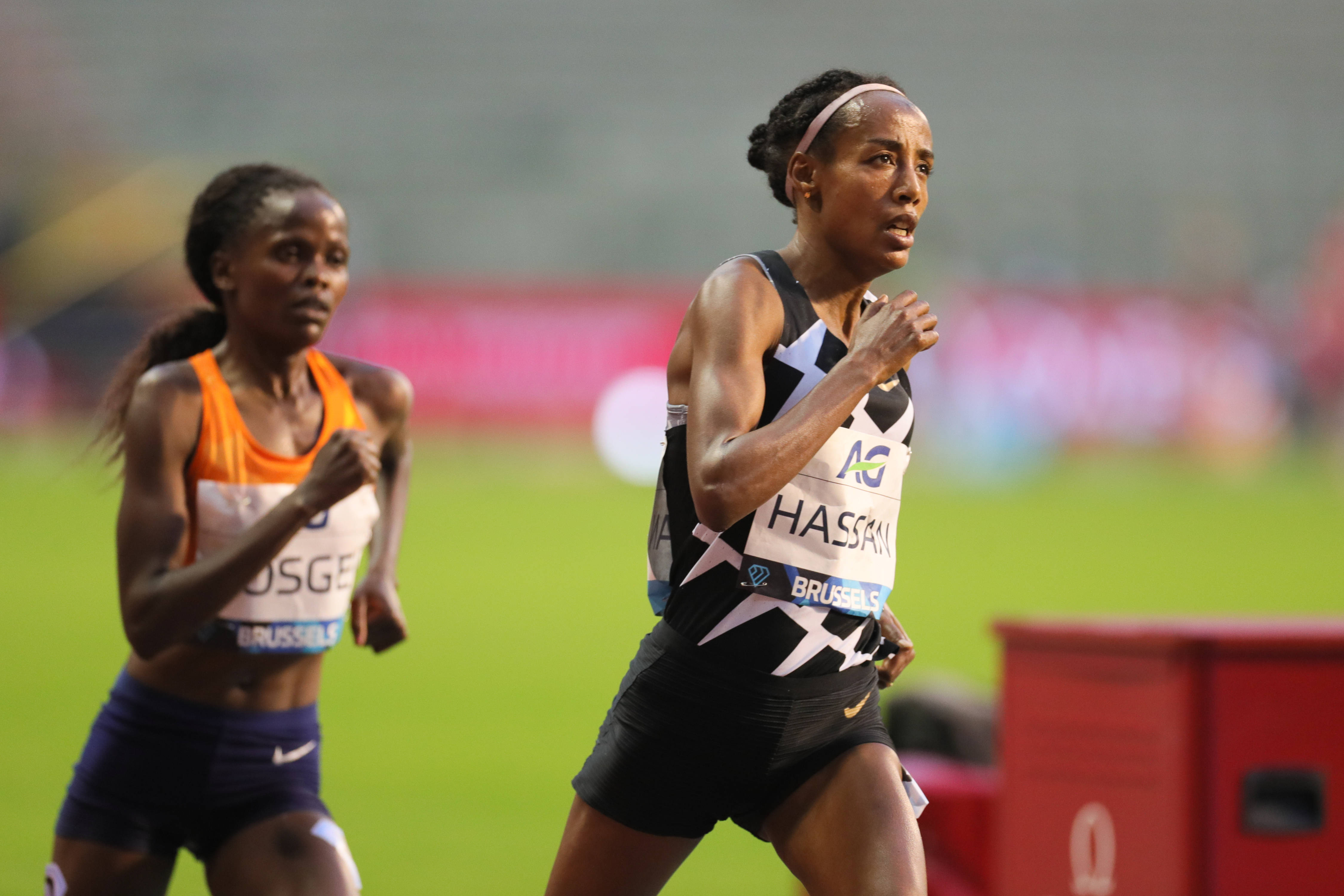 荷兰田径选手实力擒获冠军，表现出色