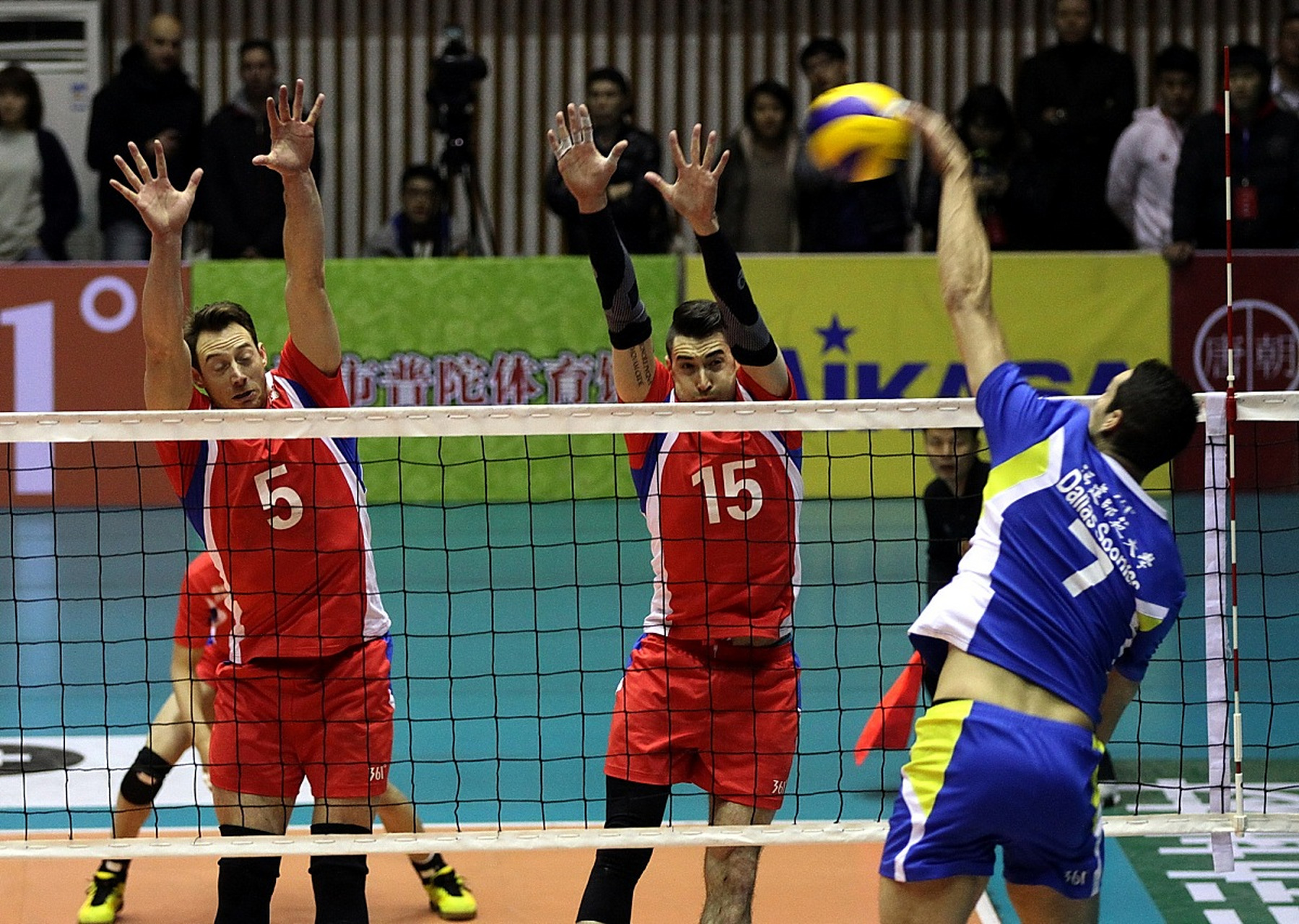 年轻球员在顶级赛事中展现出色表现