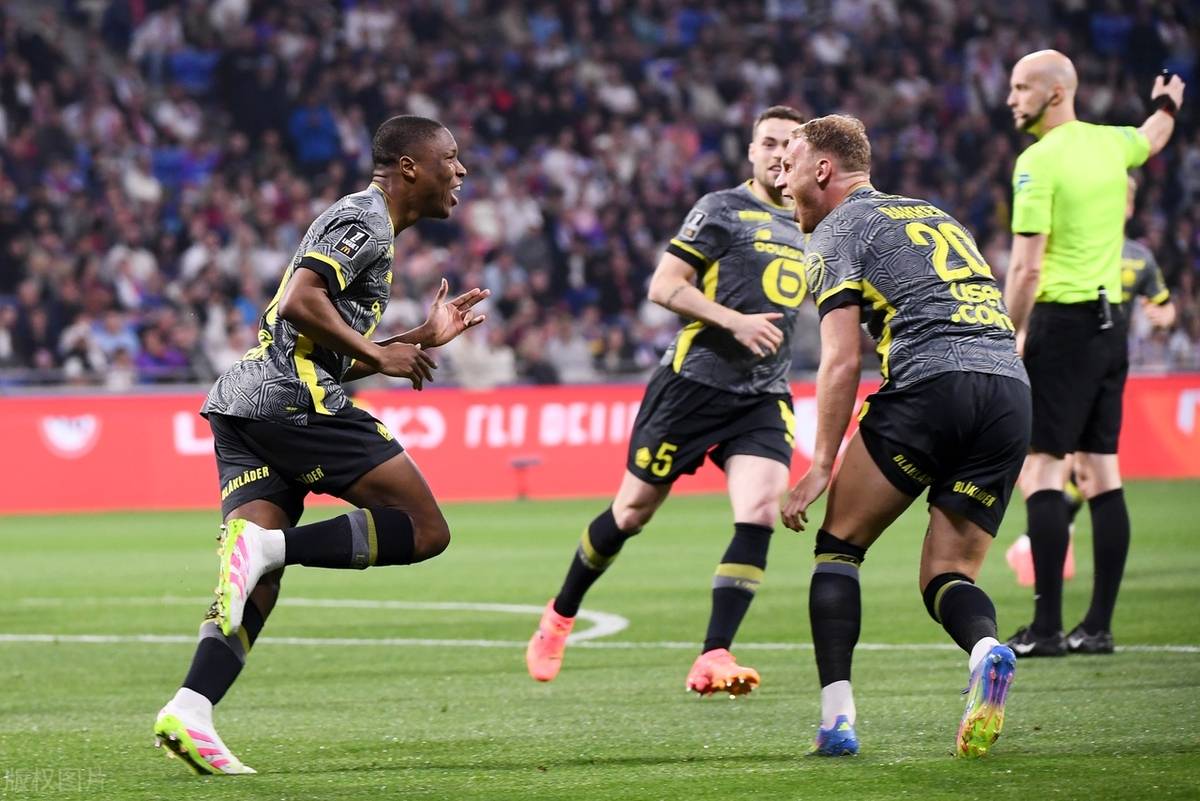 亚特兰大客场逼平曼联，小组出线形势严峻的简单介绍