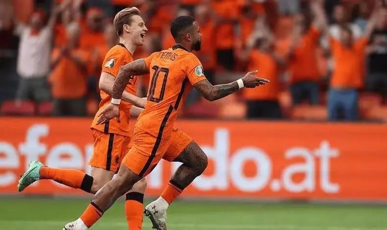 包含荷兰队击败瑞典，晋级欧洲杯预赛决赛圈的词条