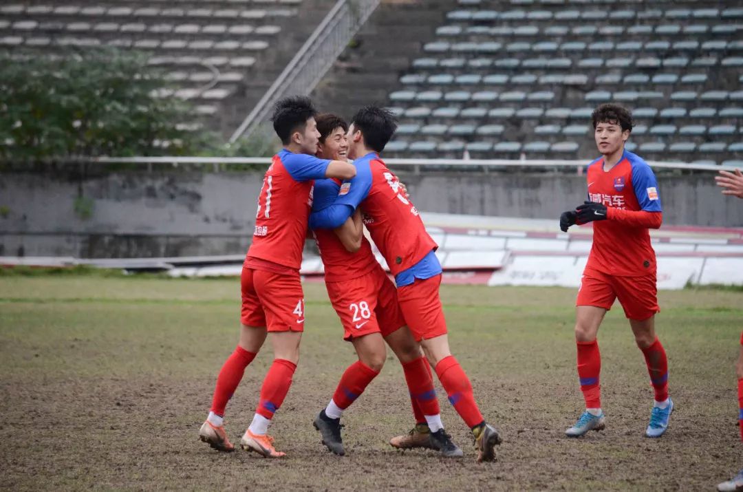 武汉卓尔在主场战平重庆力帆