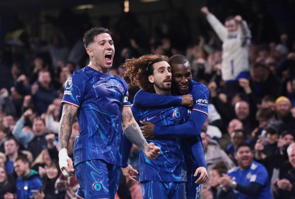 包含热刺客场铁血抗争，勇夺三分领跑前行的词条