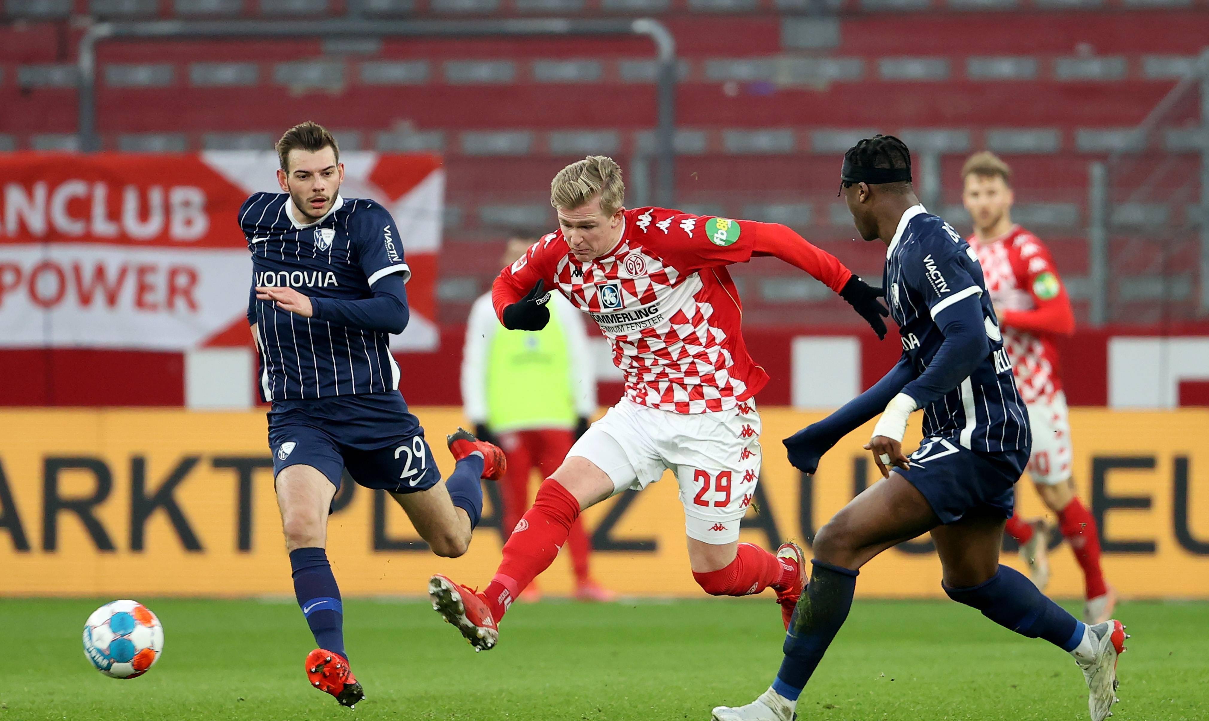 包含美因茨-取得平均分床上足球的词条