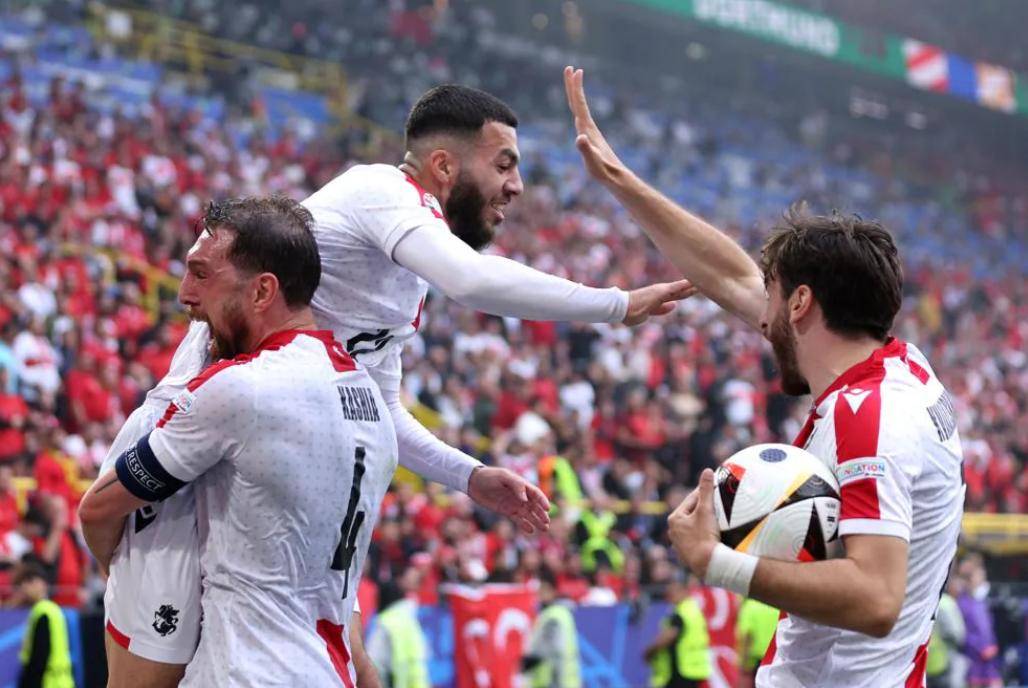 葡萄牙压哨晋级欧洲锦标赛，实力惊人