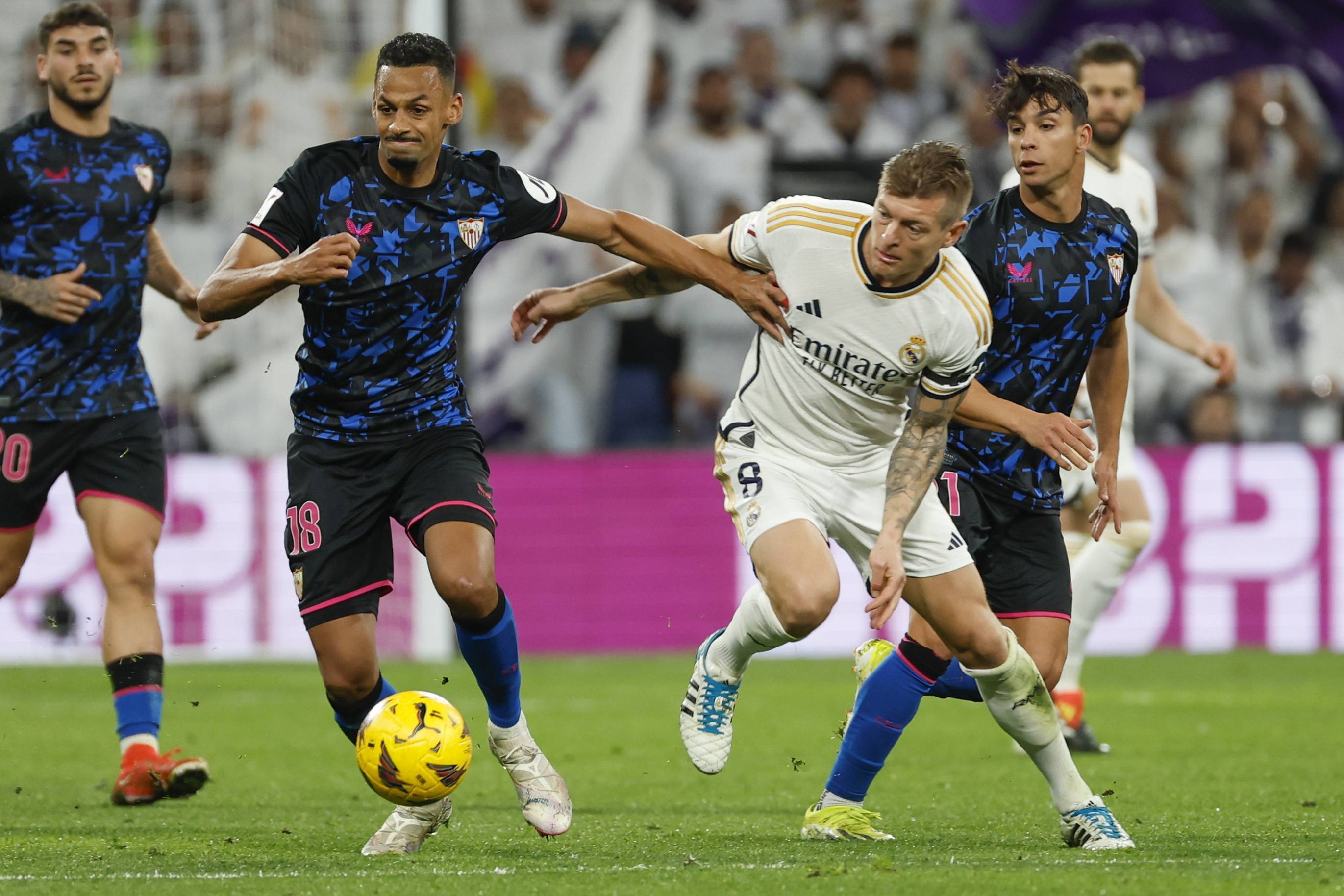 塞维利亚爆冷击败巴萨结束颓势