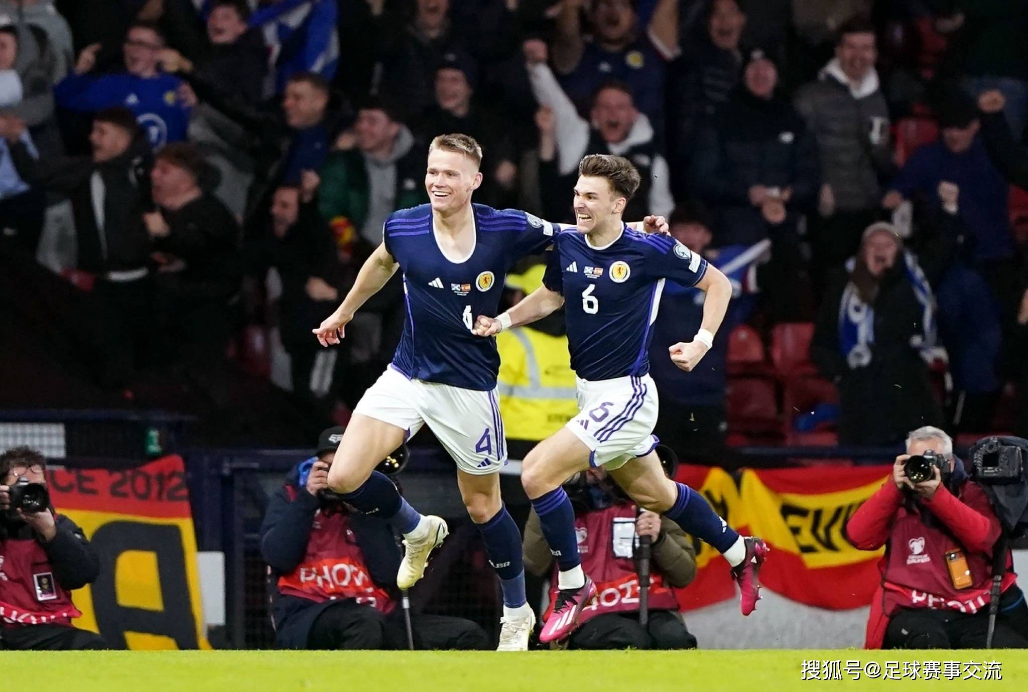 北马其顿国家队大获胜利庆祝晋级