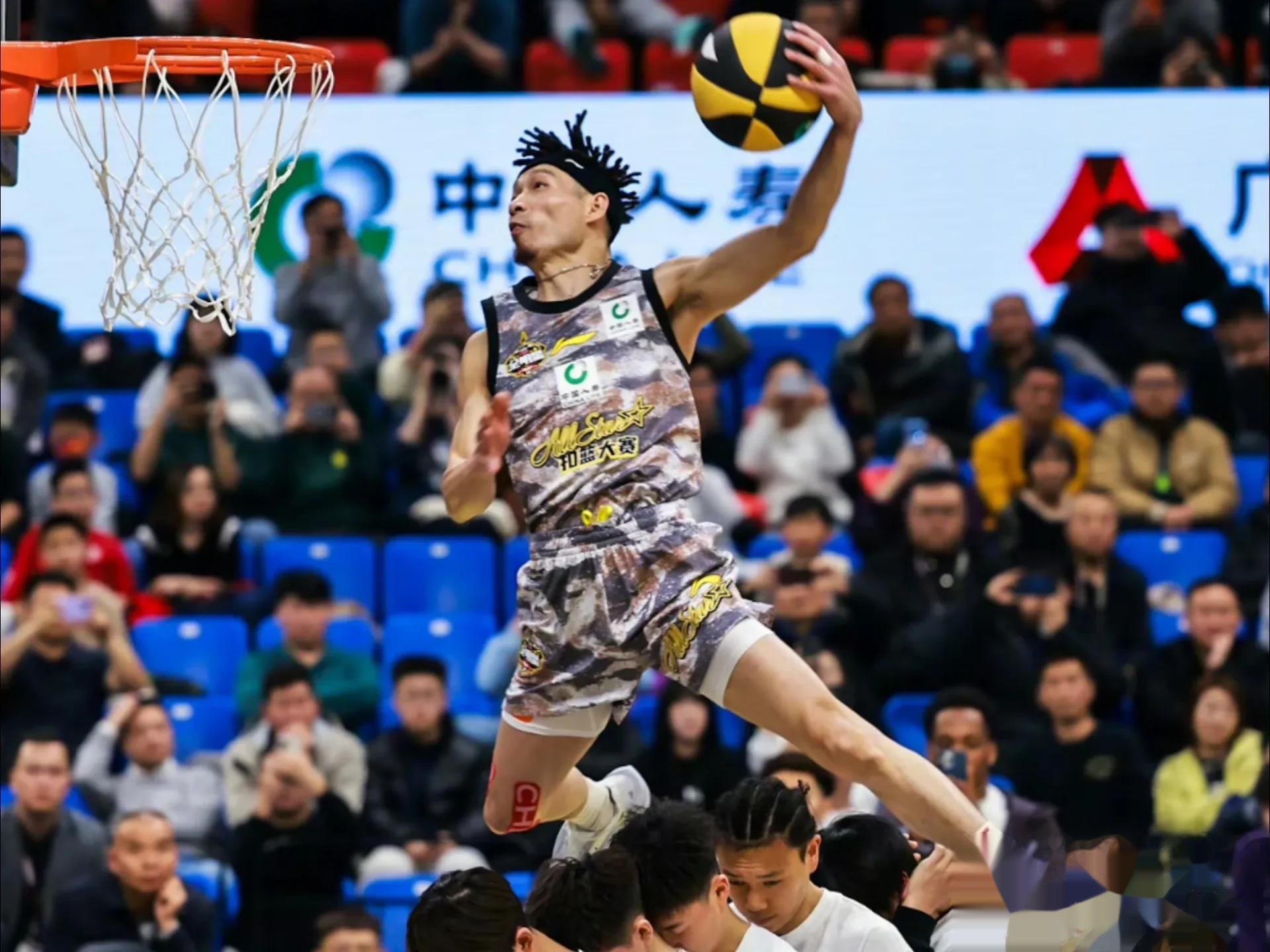 关注CBA比赛，球员技艺展现无遗