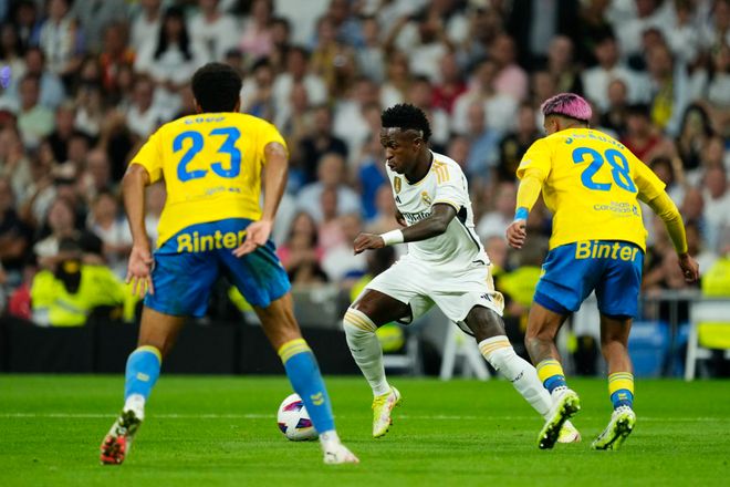 包含瓦拉多利德主场大胜，稳稳领先的词条