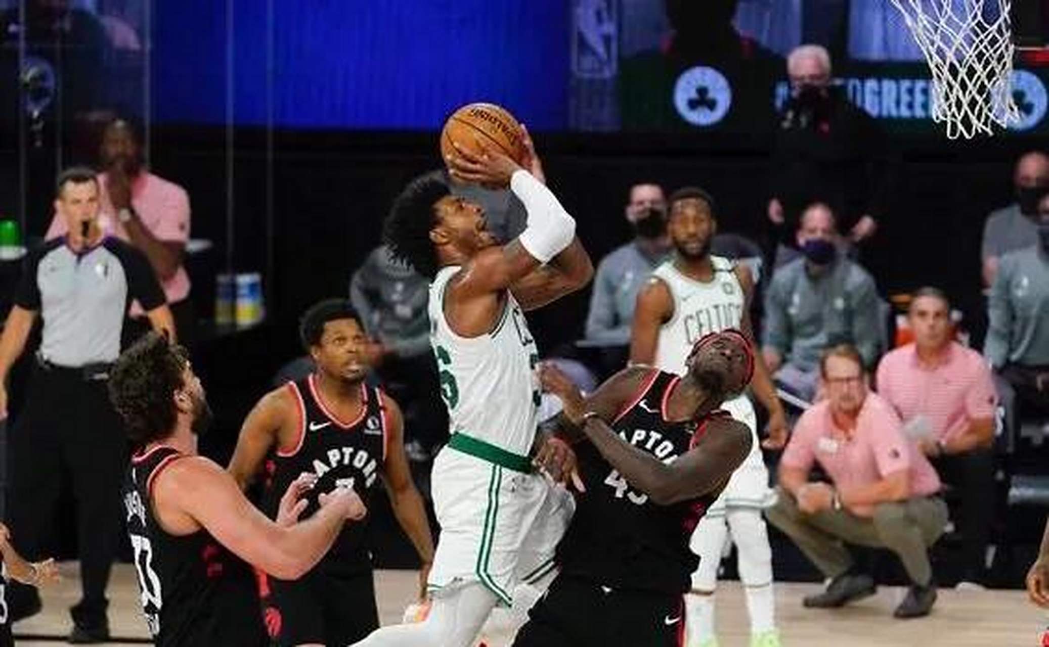 包含卫冕冠军：猛龙准备挑战人，谁将获胜的词条