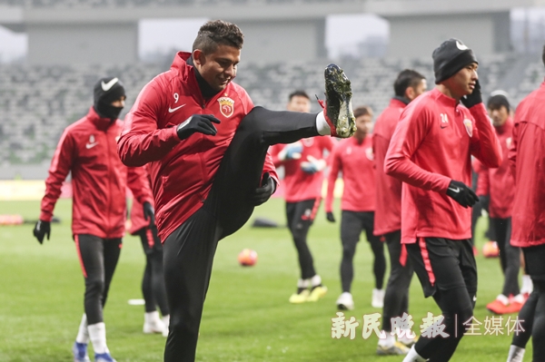 上港战术板全新设计奥斯卡保持良好状态