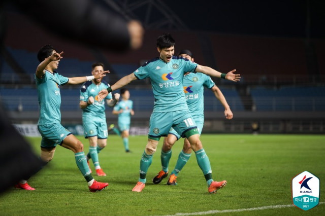 广州富力再次击败老对手，实现双杀