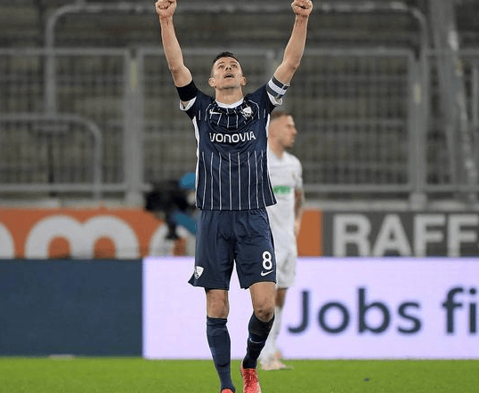 斯图加特在客场战胜门兴格拉德巴赫的简单介绍