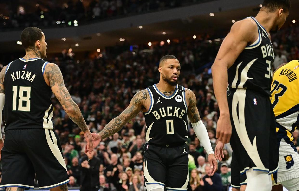 包含拉塞尔垫脚板，雄鹿队进军东部冠军赛的词条