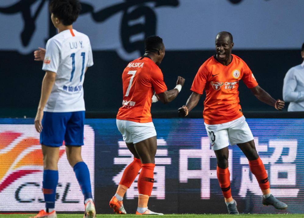 鲁能客战力挽狂澜，成功登上中超榜首！